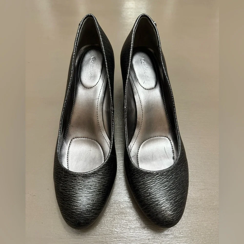 Calvin Klein Wedge Pumps Saxton Metallic Silver Textured Comfort Sole Womens 10M